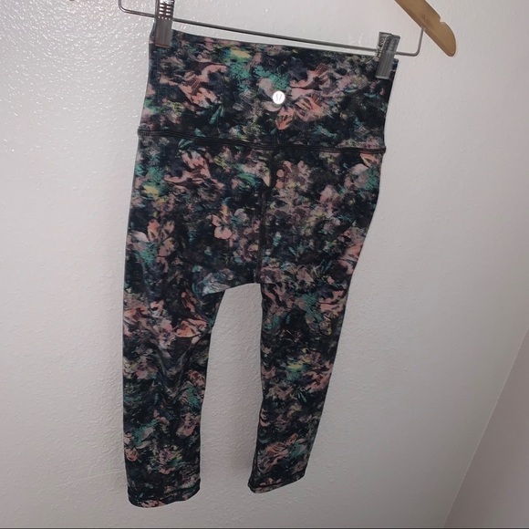 Lululemon Wunder Under HR Crop - Picture 10 of 13